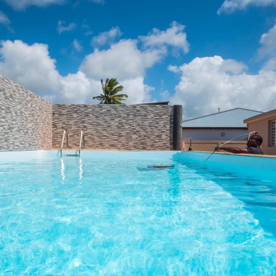 Evasion En Plein Coeur De La Ville T2 Jacuzzis Sauna Et Piscine Au Centre De Port-Louis Exterior foto
