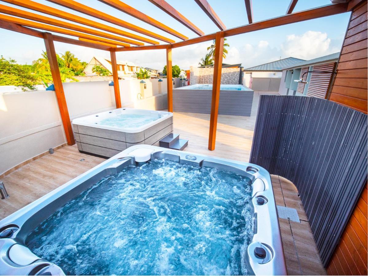 Evasion En Plein Coeur De La Ville T2 Jacuzzis Sauna Et Piscine Au Centre De Port-Louis Exterior foto